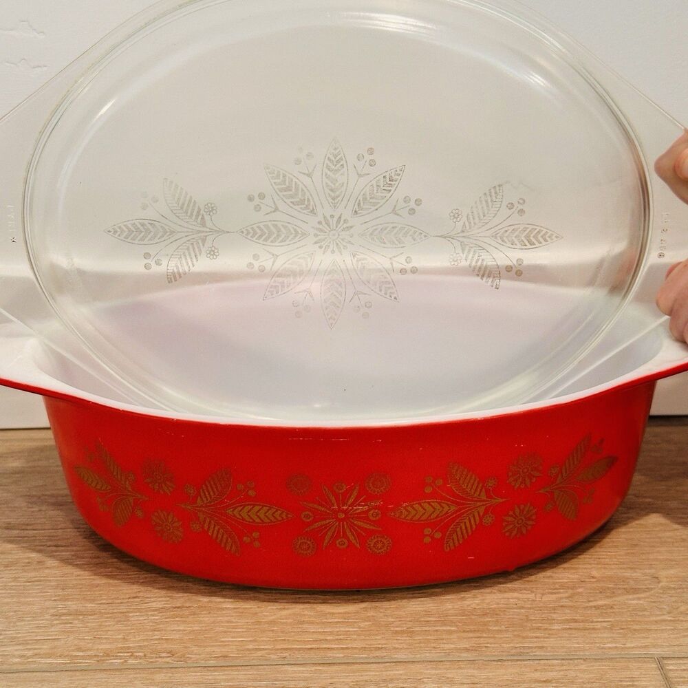 VTG Pyrex Golden Red Poinsettia LID 2.5 Qt Oval Casserole 045 Christmas Promo - Picture 3 of 16